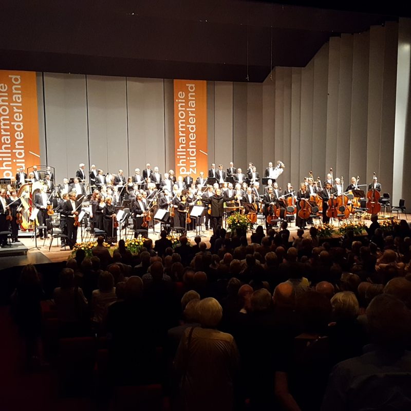 philharmonie zuidnederland met Dmitri Liss staande ovatie